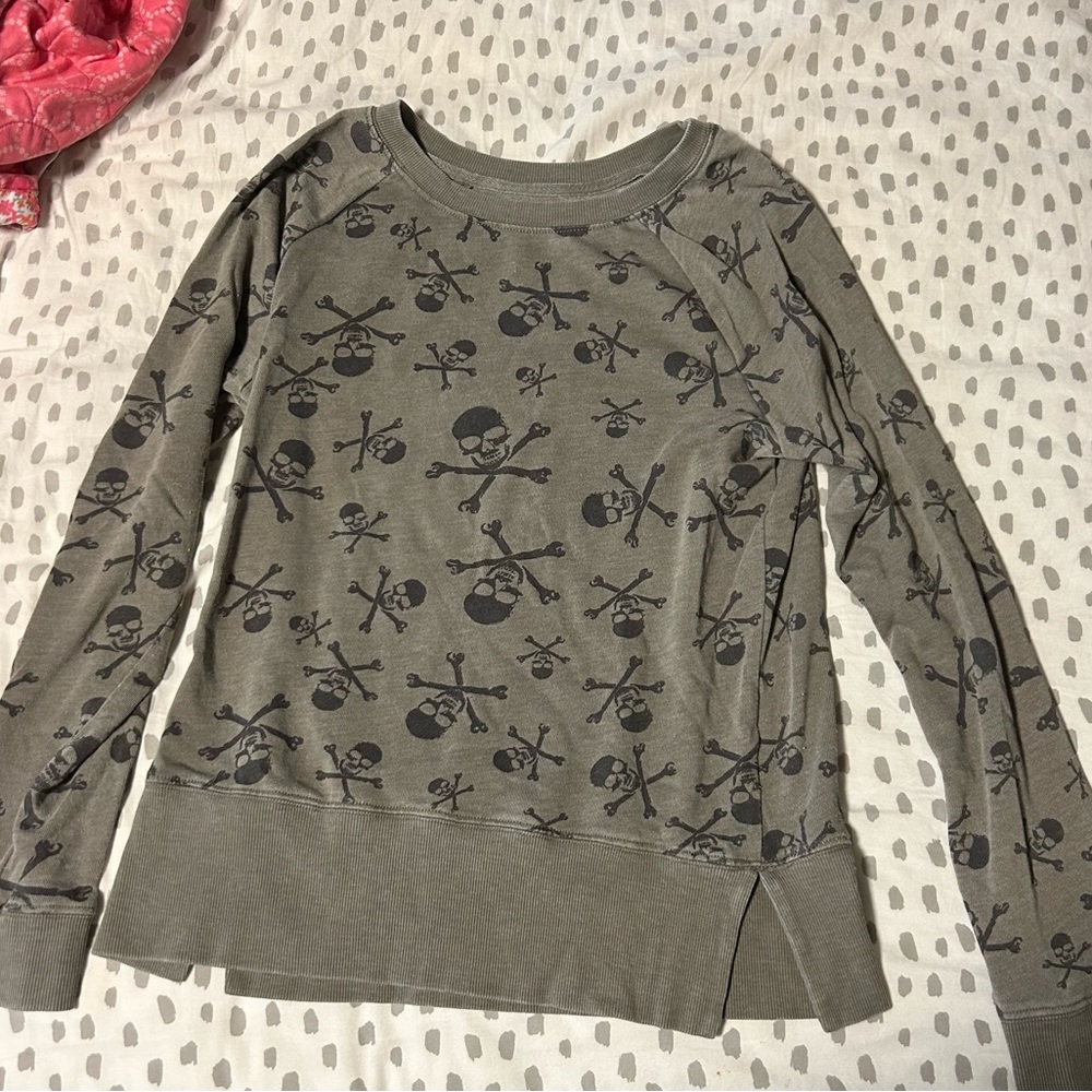 Small army green skull long sleeve shirt.